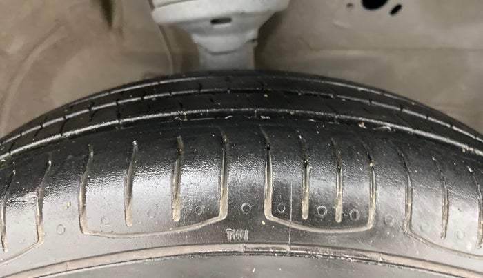 2013 Maruti Wagon R 1.0 LXI CNG, CNG, Manual, 1,10,032 km, Right Front Tyre Tread