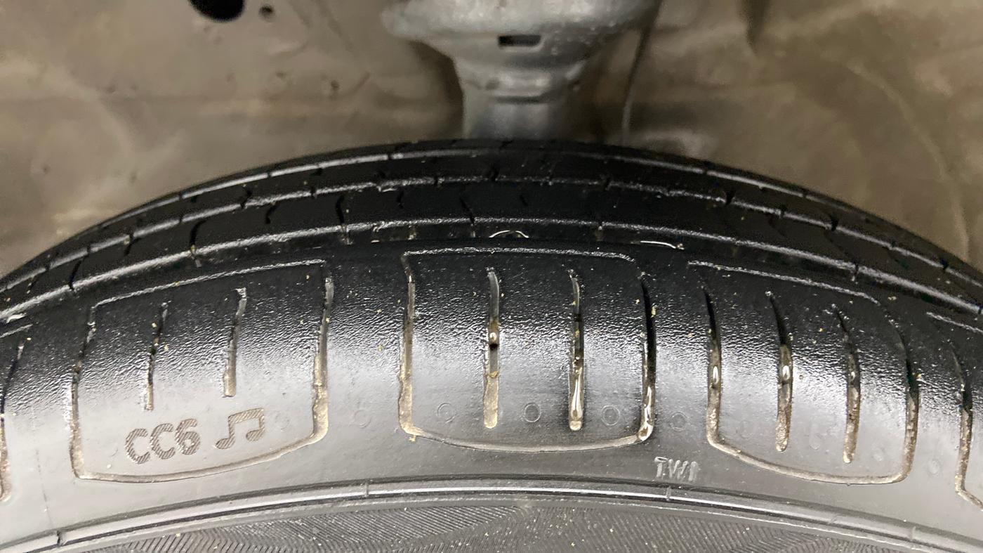 2013 Maruti Wagon R 1.0 LXI CNG, CNG, Manual, 1,10,032 km, Left Front Tyre Tread