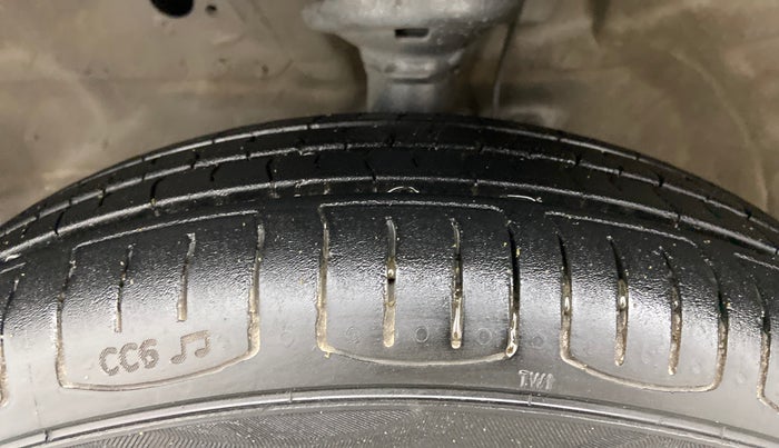 2013 Maruti Wagon R 1.0 LXI CNG, CNG, Manual, 1,10,032 km, Left Front Tyre Tread