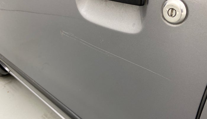 2013 Maruti Wagon R 1.0 LXI CNG, CNG, Manual, 1,10,032 km, Front passenger door - Minor scratches