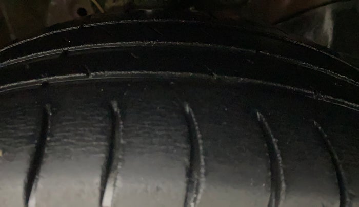 2013 Honda Amaze 1.2L I-VTEC VX, Petrol, Manual, 1,13,051 km, Right Front Tyre Tread