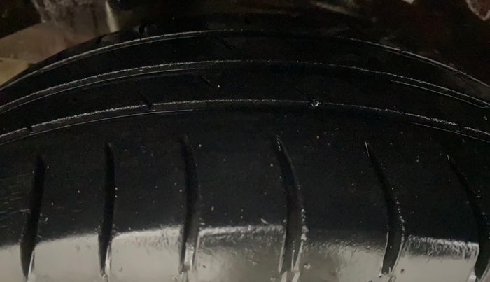 2013 Honda Amaze 1.2L I-VTEC VX, Petrol, Manual, 1,13,051 km, Right Rear Tyre Tread