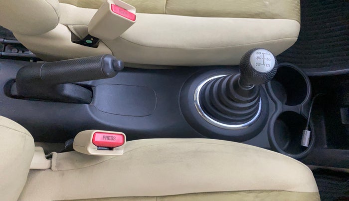 2013 Honda Amaze 1.2L I-VTEC VX, Petrol, Manual, 1,13,051 km, Gear Lever