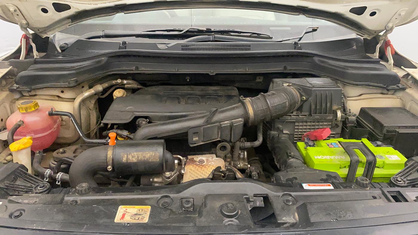2020 Mahindra XUV300 W6 1.2 PETROL, Petrol, Manual, 1,23,203 km, Engine View