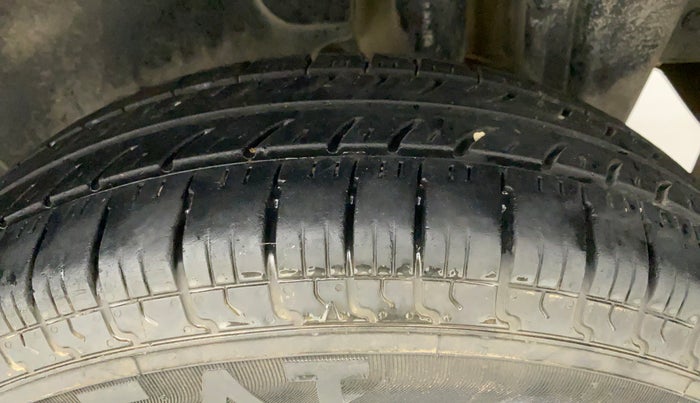 2016 Maruti Swift VXI, Petrol, Manual, 35,102 km, Left Rear Tyre Tread