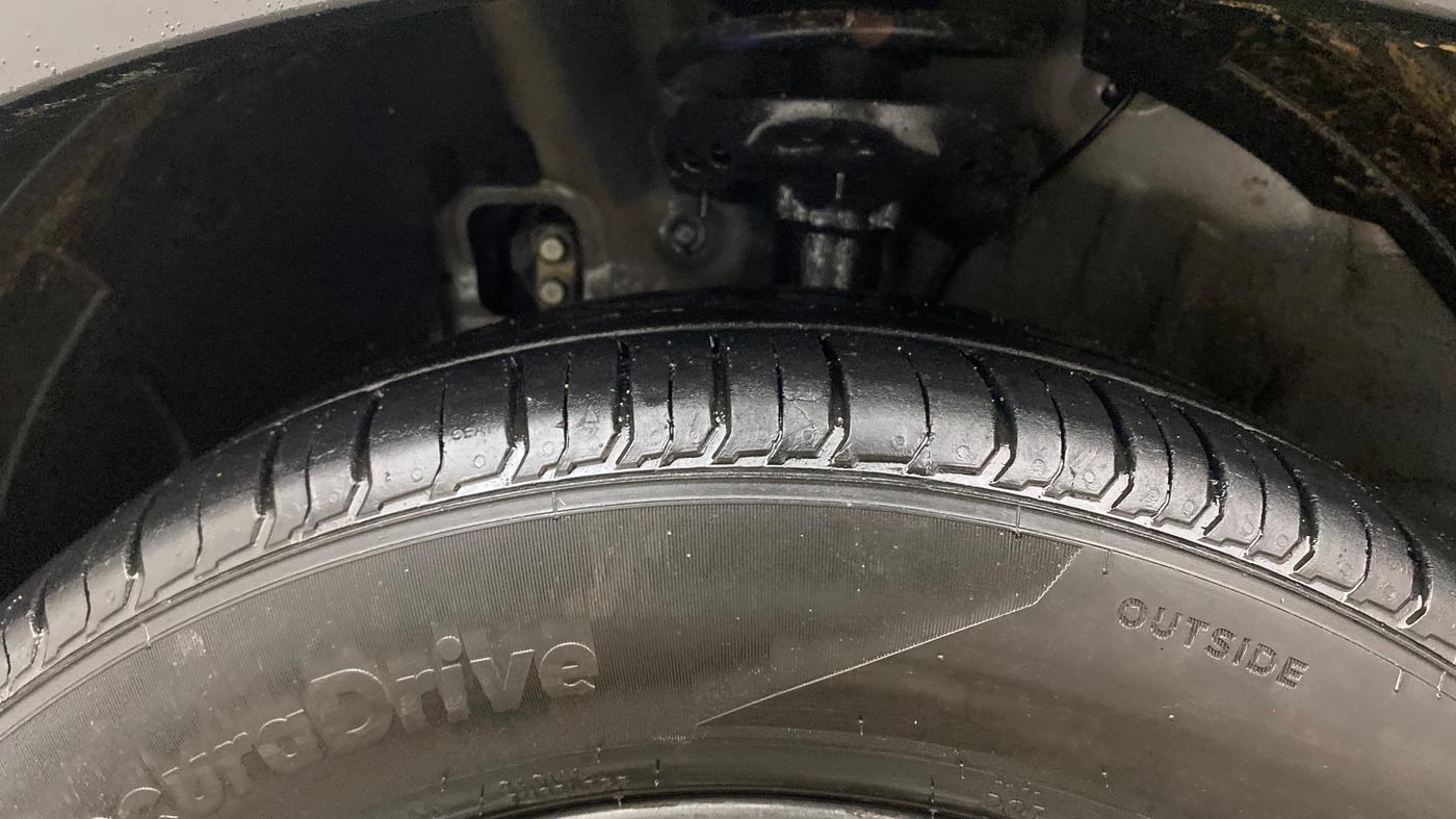 2020 Hyundai VENUE SX 1.0 TURBO, Petrol, Manual, 99,434 km, Left Front Tyre Tread