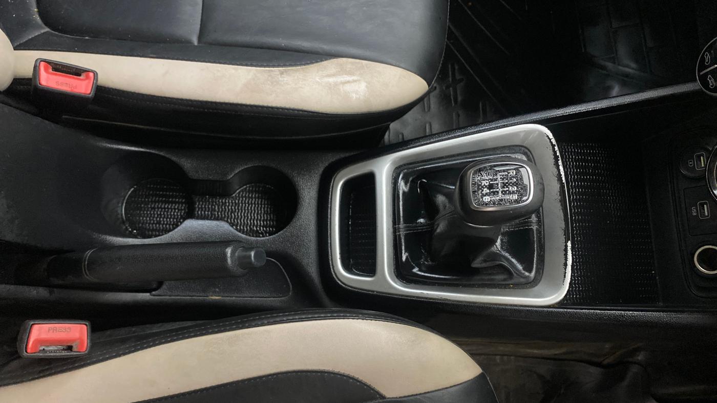 2020 Hyundai VENUE SX 1.0 TURBO, Petrol, Manual, 99,434 km, Gear Lever