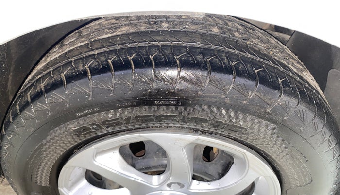 2019 Mahindra MARAZZO M4 8 STR, Diesel, Manual, 77,565 km, Right Front Tyre Tread