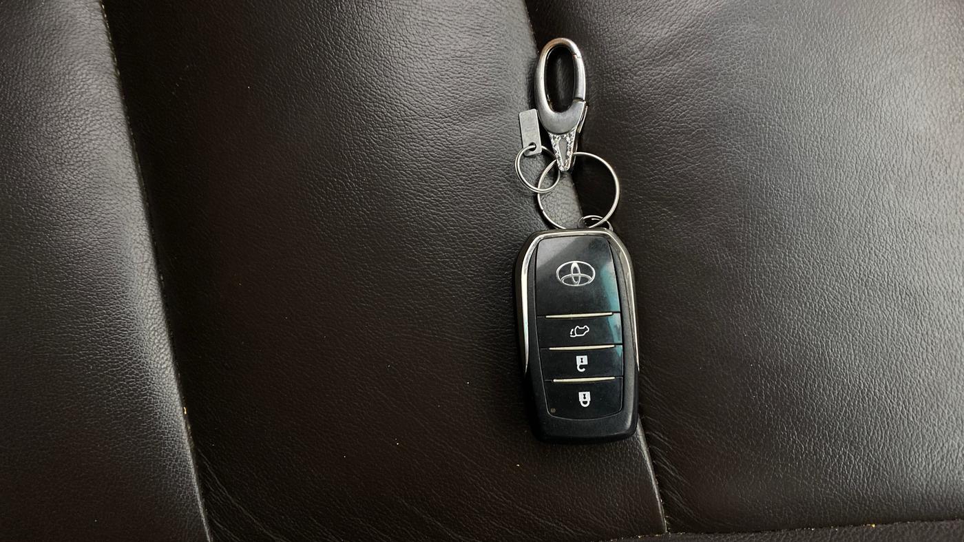 2017 Toyota Fortuner 2.8 4X2 MT, Diesel, Manual, 98,868 km, Key Close Up