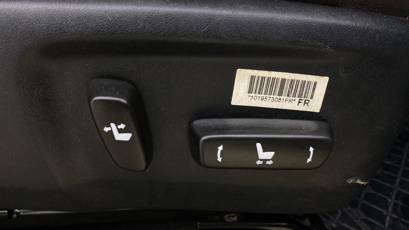 2017 Toyota Fortuner 2.8 4X2 MT, Diesel, Manual, 98,868 km, Driver Side Adjustment Panel