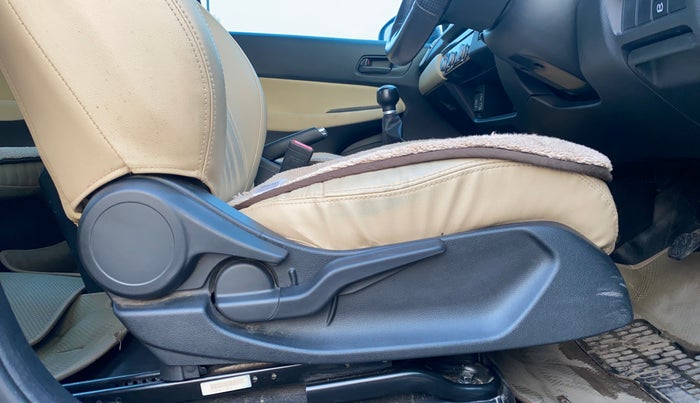 2022 Honda City 1.5L I-VTEC V MT 5TH GEN, Petrol, Manual, 1,35,185 km, Driver Side Adjustment Panel