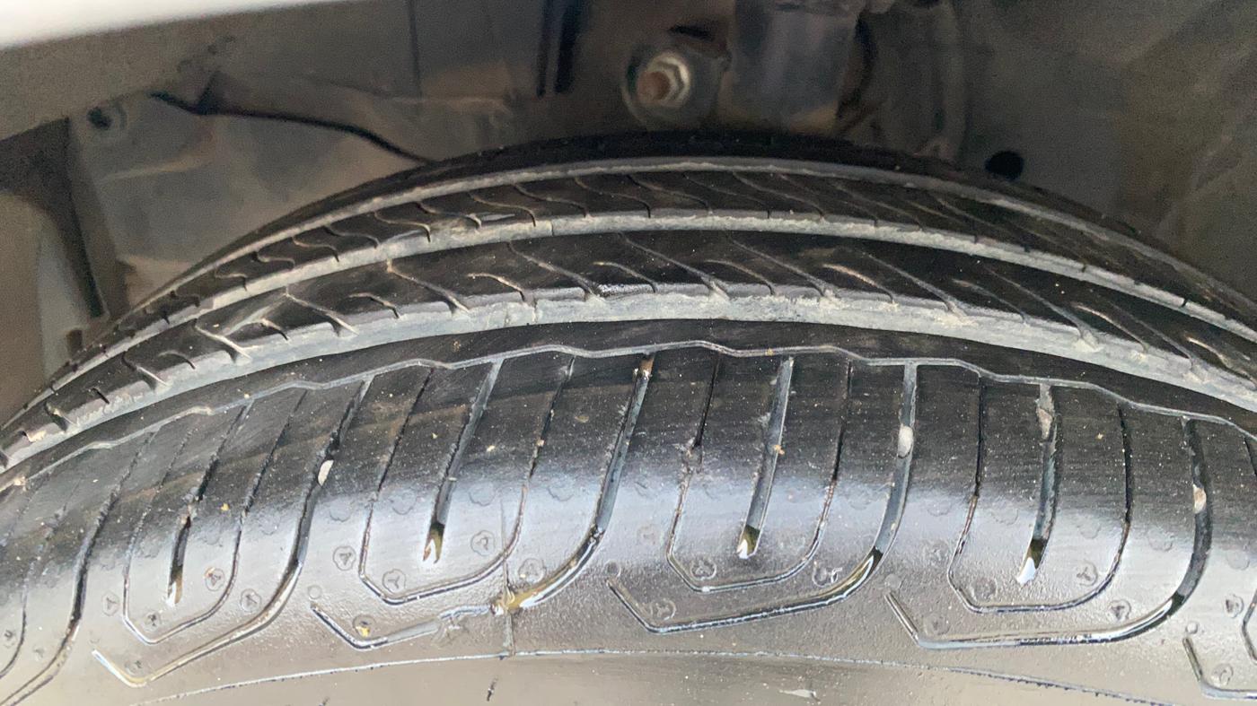 2022 Honda City 1.5L I-VTEC V MT 5TH GEN, Petrol, Manual, 1,35,449 km, Left Front Tyre Tread