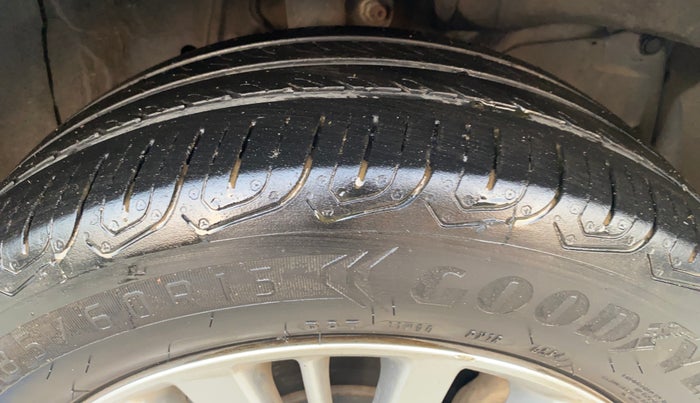 2022 Honda City 1.5L I-VTEC V MT 5TH GEN, Petrol, Manual, 1,35,185 km, Right Front Tyre Tread