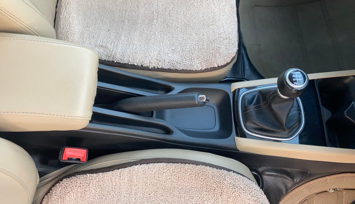 2022 Honda City 1.5L I-VTEC V MT 5TH GEN, Petrol, Manual, 1,35,185 km, Gear Lever