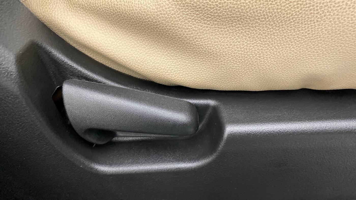 2018 Maruti Wagon R 1.0 LXI CNG, CNG, Manual, 87,141 km, Driver Side Adjustment Panel