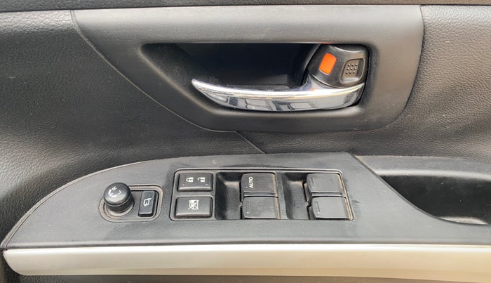 2016 Maruti S Cross ALPHA 1.6, Diesel, Manual, 79,778 km, Driver Side Door Panels Control
