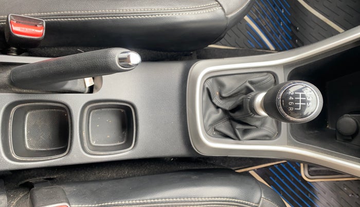 2016 Maruti S Cross ALPHA 1.6, Diesel, Manual, 79,778 km, Gear Lever