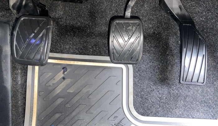 2016 Maruti S Cross ALPHA 1.6, Diesel, Manual, 79,778 km, Pedals