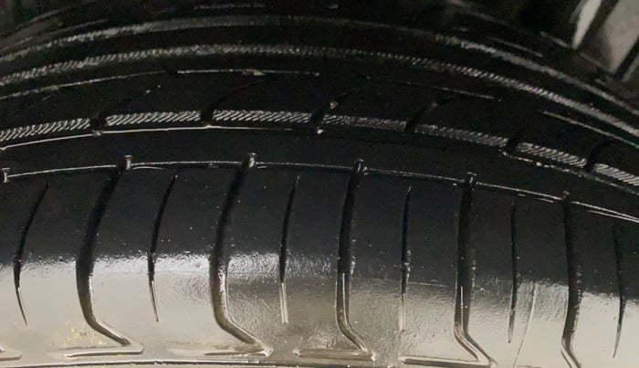 2016 Maruti S Cross ALPHA 1.6, Diesel, Manual, 79,778 km, Left Rear Tyre Tread