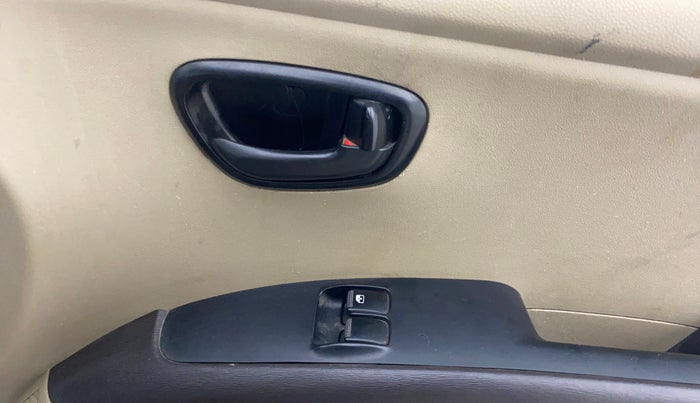 2013 Hyundai i10 ERA 1.1, Petrol, Manual, 93,143 km, Driver Side Door Panels Control