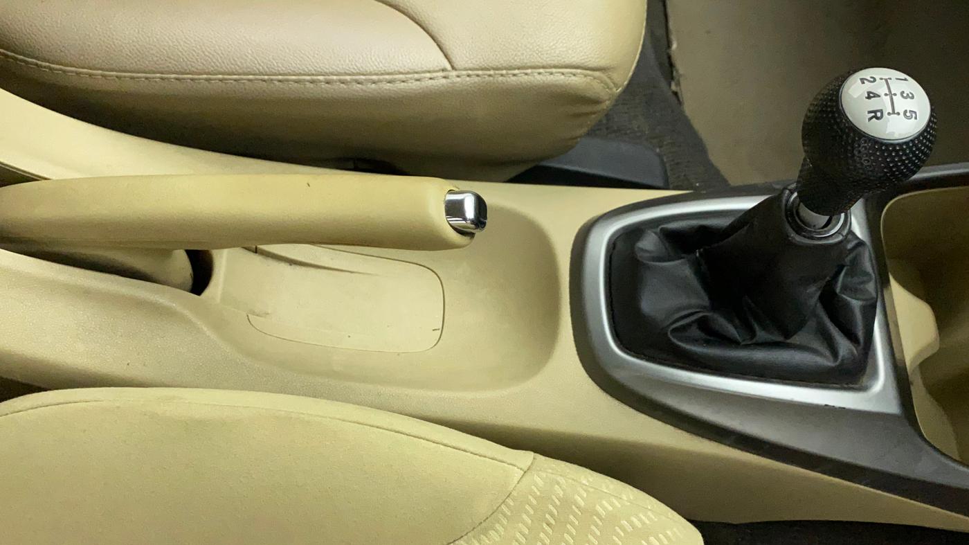 2012 Honda City 1.5L I-VTEC S MT, Petrol, Manual, 1,02,854 km, Gear Lever
