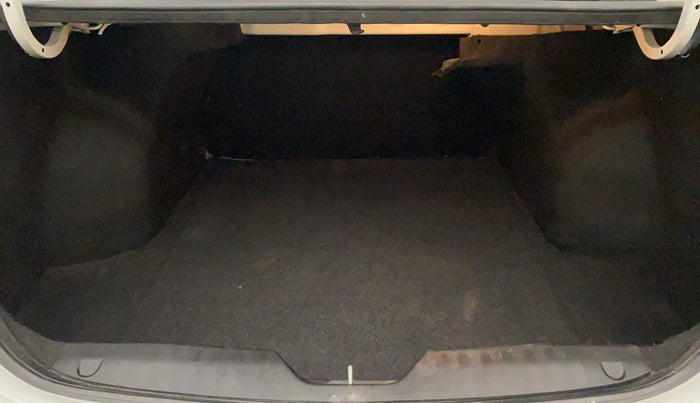 2015 Maruti Ciaz VXI+, Petrol, Manual, 76,278 km, Boot Inside