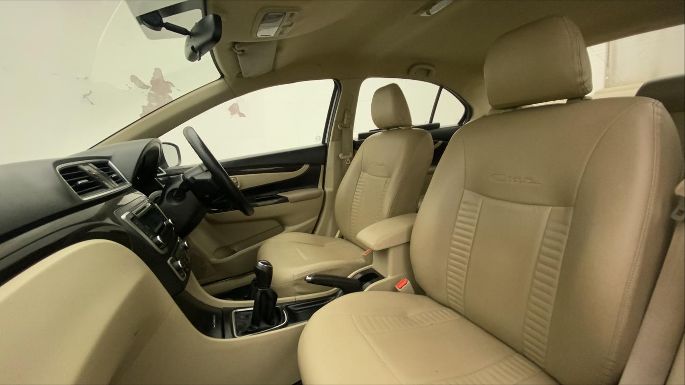 2015 Maruti Ciaz VXI+, Petrol, Manual, 76,278 km, Right Side Front Door Cabin