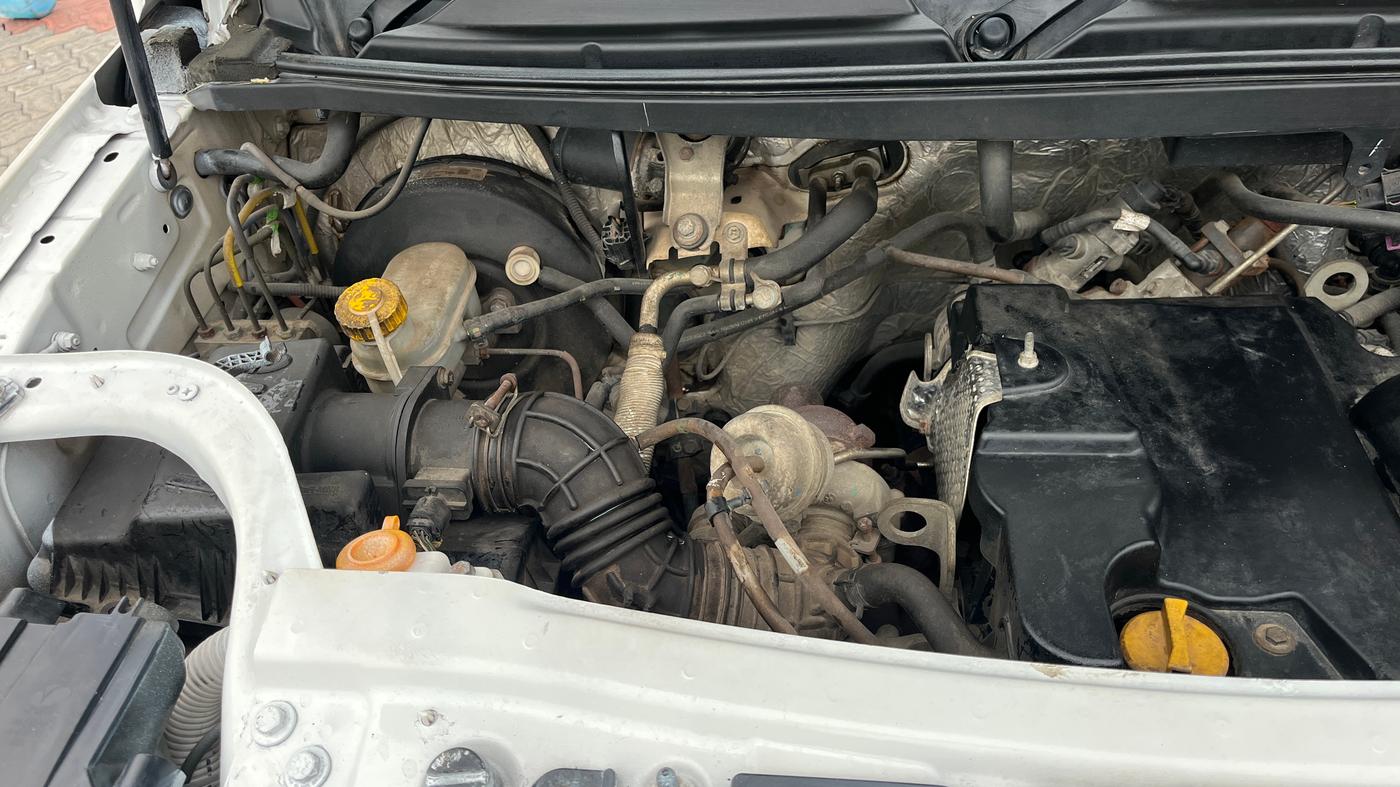 2018 Mahindra TUV300 T8, Diesel, Manual, 85,397 km, Engine View - Right