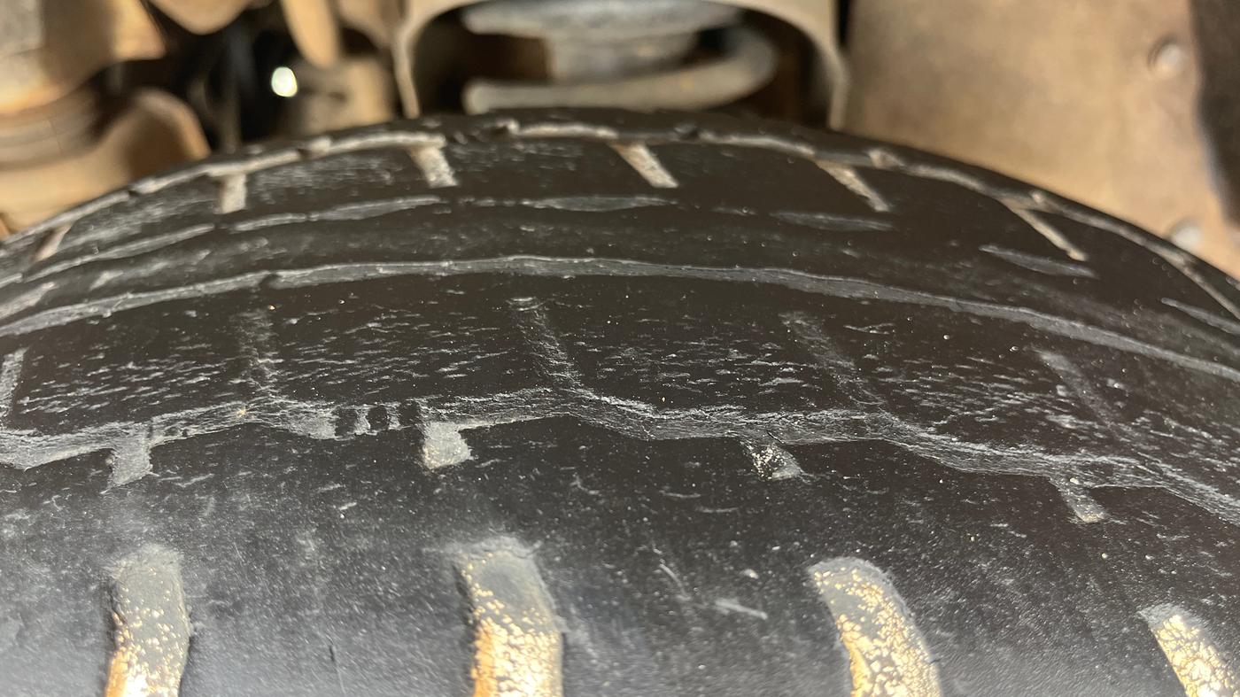 2018 Mahindra TUV300 T8, Diesel, Manual, 85,397 km, Left Front Tyre Tread