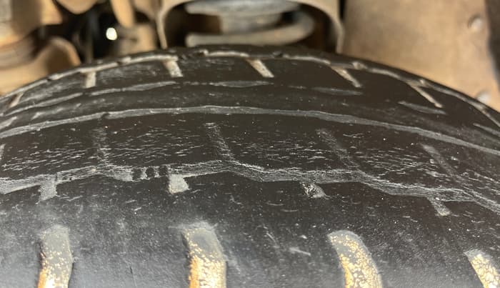 2018 Mahindra TUV300 T8, Diesel, Manual, 85,397 km, Left Front Tyre Tread