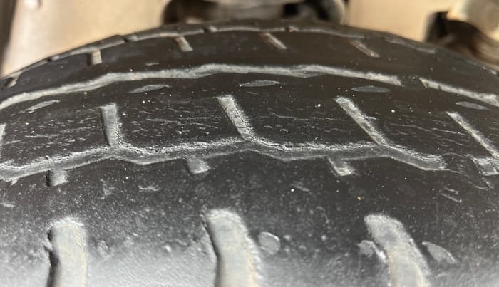 2018 Mahindra TUV300 T8, Diesel, Manual, 85,397 km, Right Front Tyre Tread