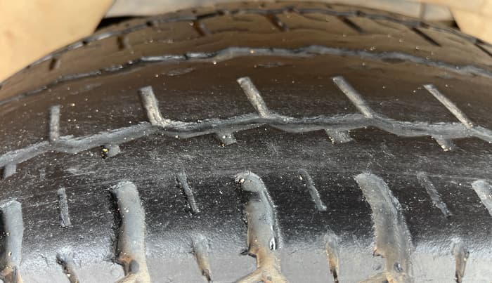 2018 Mahindra TUV300 T8, Diesel, Manual, 85,397 km, Right Rear Tyre Tread