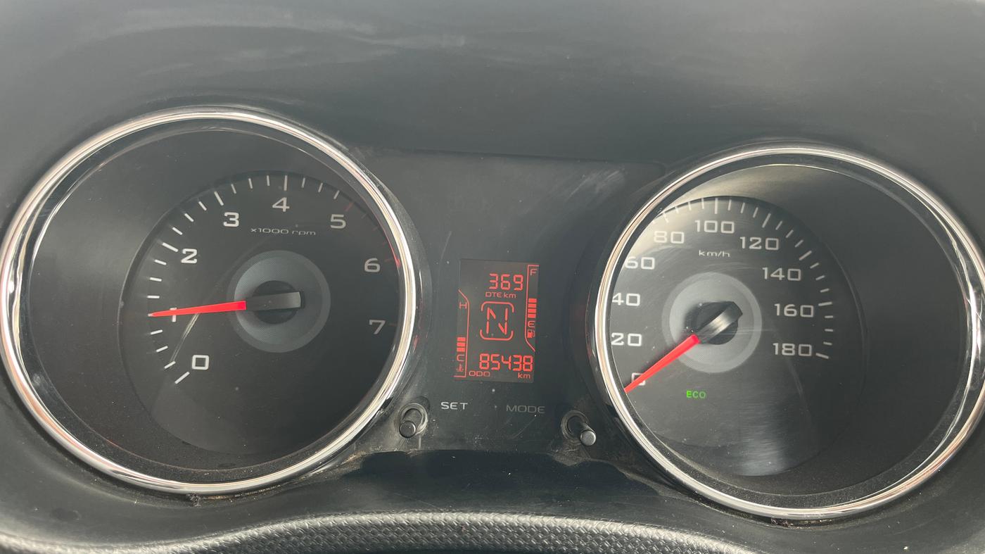 2018 Mahindra TUV300 T8, Diesel, Manual, 85,397 km, Odometer Image