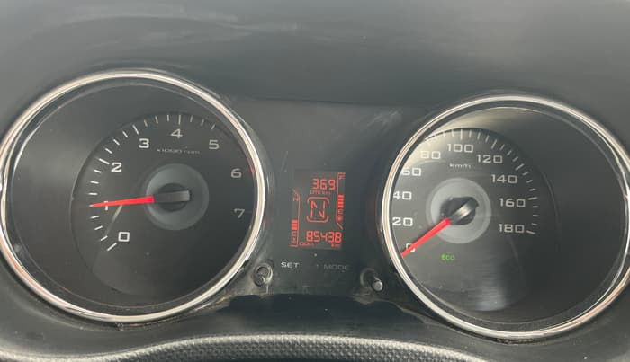 2018 Mahindra TUV300 T8, Diesel, Manual, 85,397 km, Odometer Image