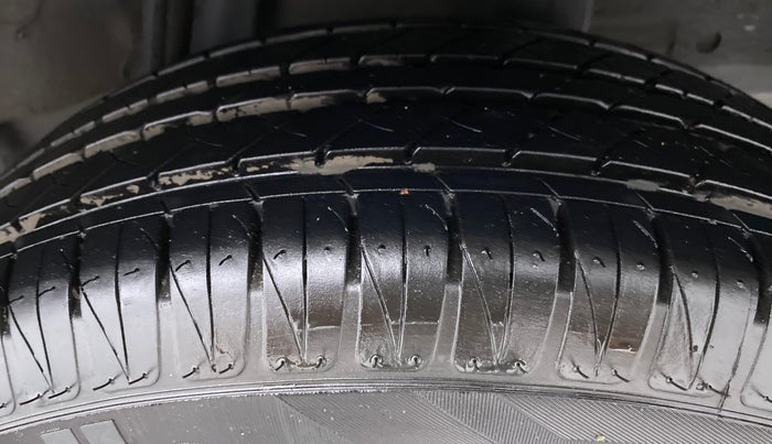 2017 Honda Jazz 1.2 V AT, Petrol, Automatic, 34,337 km, Left Rear Tyre Tread