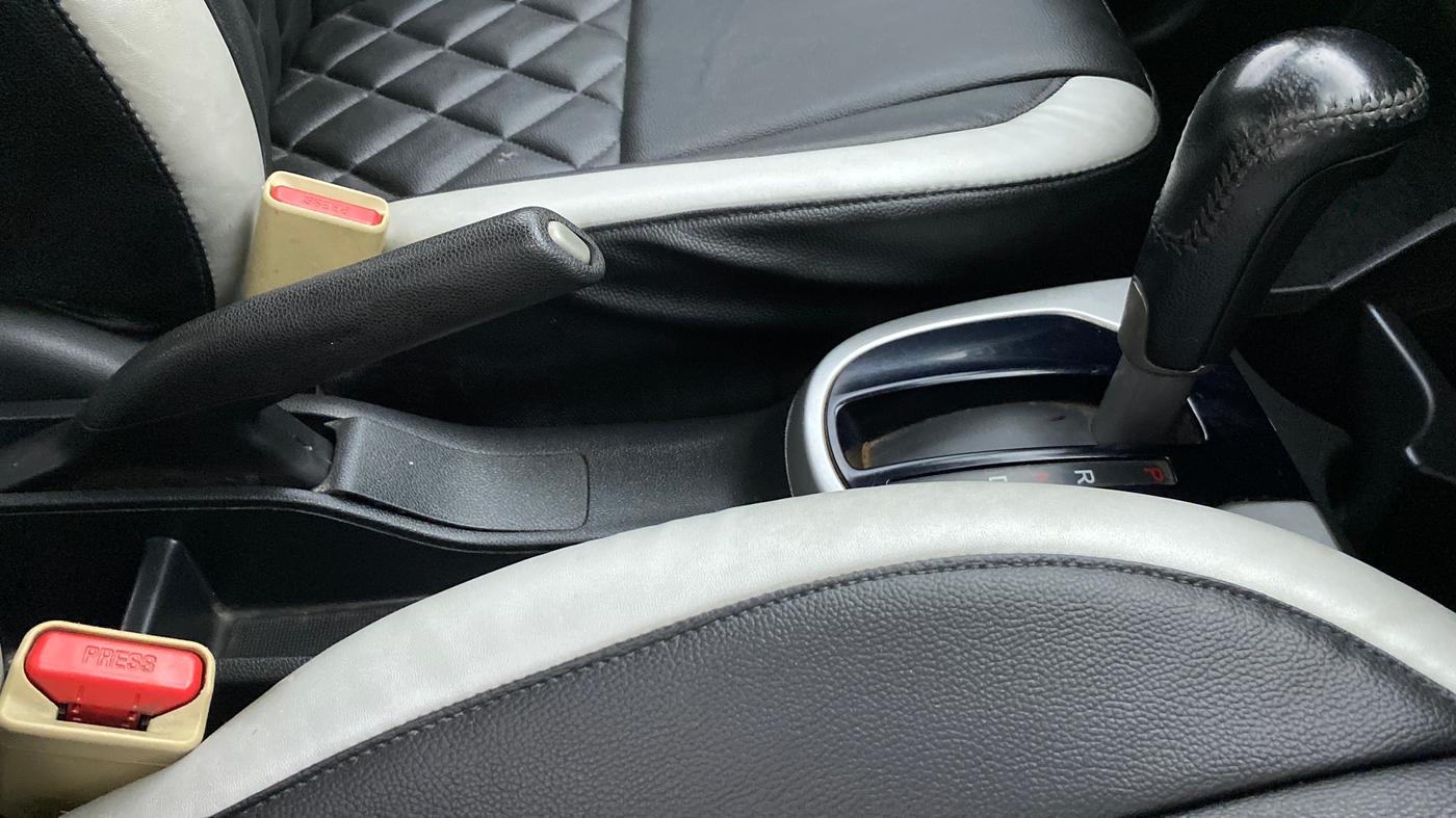 2017 Honda Jazz 1.2 V AT, Petrol, Automatic, 34,337 km, Gear Lever