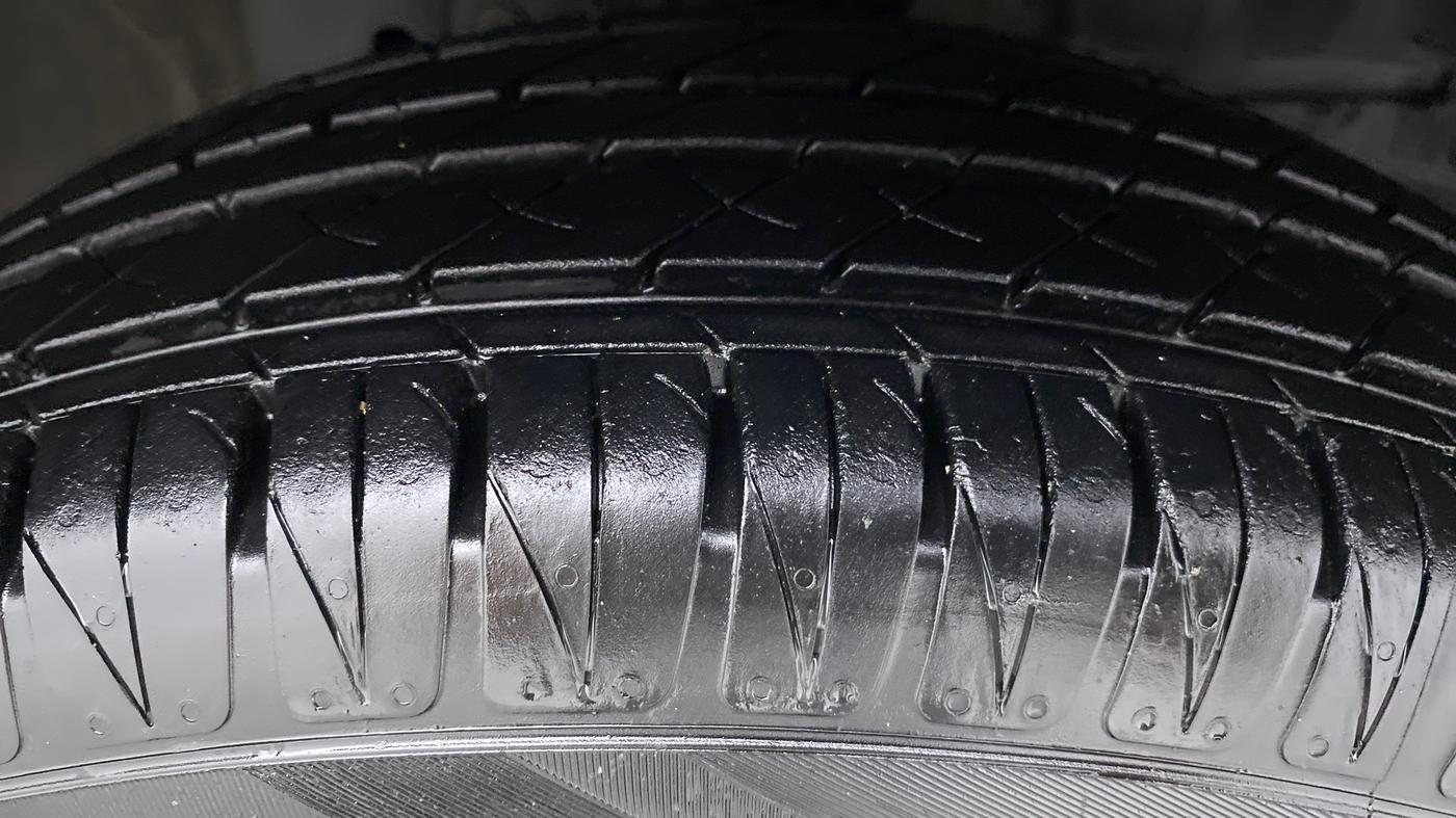 2017 Honda Jazz 1.2 V AT, Petrol, Automatic, 34,337 km, Right Front Tyre Tread