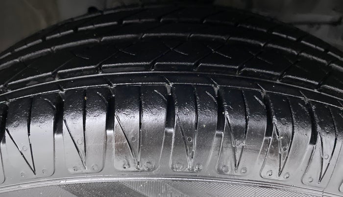 2017 Honda Jazz 1.2 V AT, Petrol, Automatic, 34,337 km, Right Front Tyre Tread