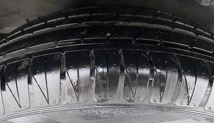 2017 Honda Jazz 1.2 V AT, Petrol, Automatic, 34,337 km, Right Rear Tyre Tread