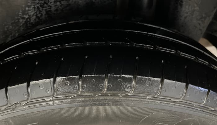 2021 Maruti Ciaz DELTA 1.5 SHVS MT PETROL, Petrol, Manual, 53,411 km, Left Rear Tyre Tread