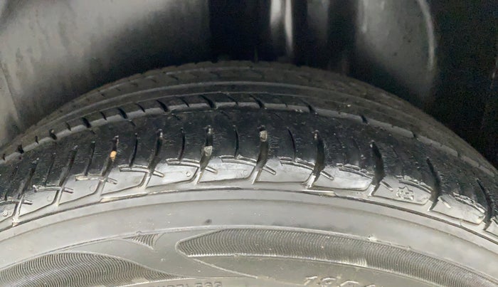 2018 Volkswagen Ameo HIGHLINE PLUS 1.0L 16 ALLOY, Petrol, Manual, 28,153 km, Left Rear Tyre Tread