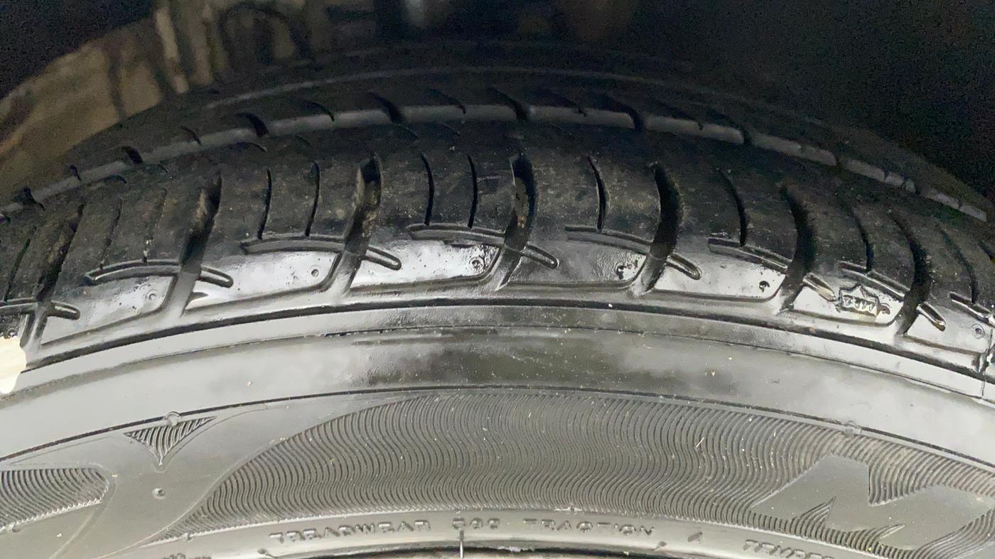 2018 Volkswagen Ameo HIGHLINE PLUS 1.0L 16 ALLOY, Petrol, Manual, 28,153 km, Right Front Tyre Tread