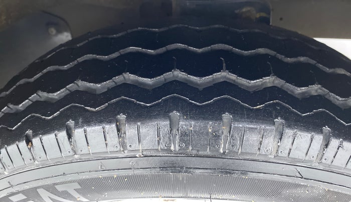 2020 Maruti Eeco 5 STR WITH AC PLUSHTR, Petrol, Manual, 18,195 km, Right Front Tyre Tread