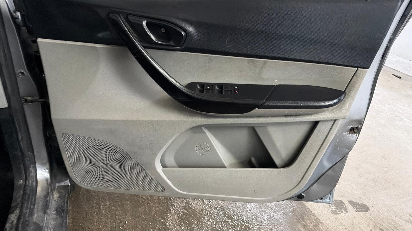 2019 Tata Tiago XZ PETROL, Petrol, Manual, 96,196 km, Driver Side Door Panels Control