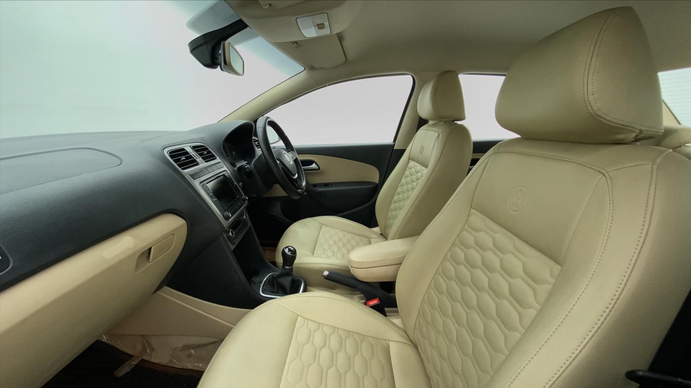 2018 Volkswagen Ameo HIGHLINE PLUS 1.0, Petrol, Manual, 52,629 km, Right Side Front Door Cabin