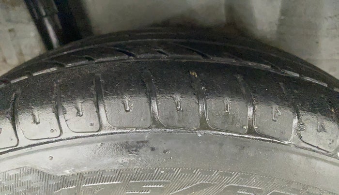 2014 Honda Brio EX MT, CNG, Manual, 65,171 km, Right Rear Tyre Tread