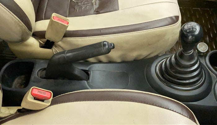 2014 Honda Brio EX MT, CNG, Manual, 65,171 km, Gear Lever