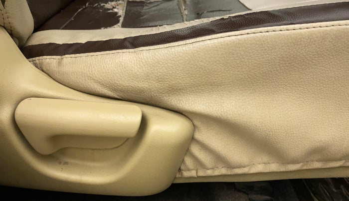 2014 Honda Brio EX MT, CNG, Manual, 65,171 km, Driver Side Adjustment Panel