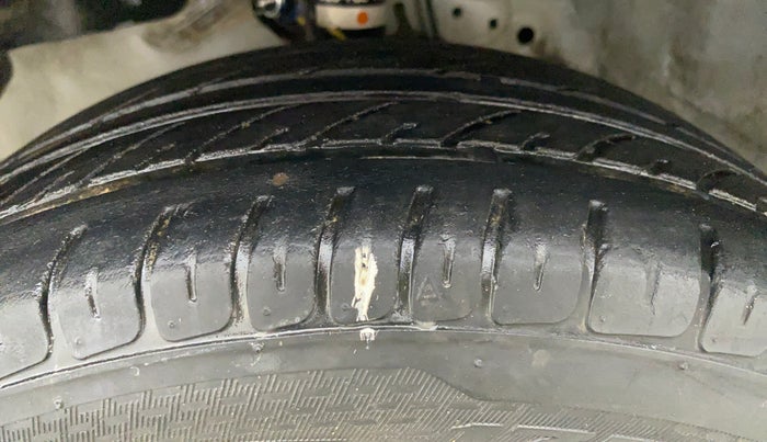 2014 Honda Brio EX MT, CNG, Manual, 65,171 km, Left Front Tyre Tread