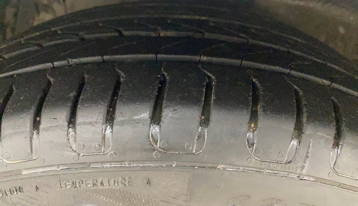 2016 Maruti Ciaz ZDI SHVS, Diesel, Manual, 59,283 km, Left Front Tyre Tread